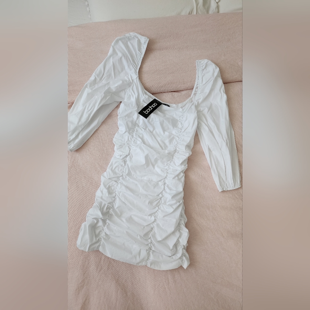 BOOHOO WHITE MINI DRESS